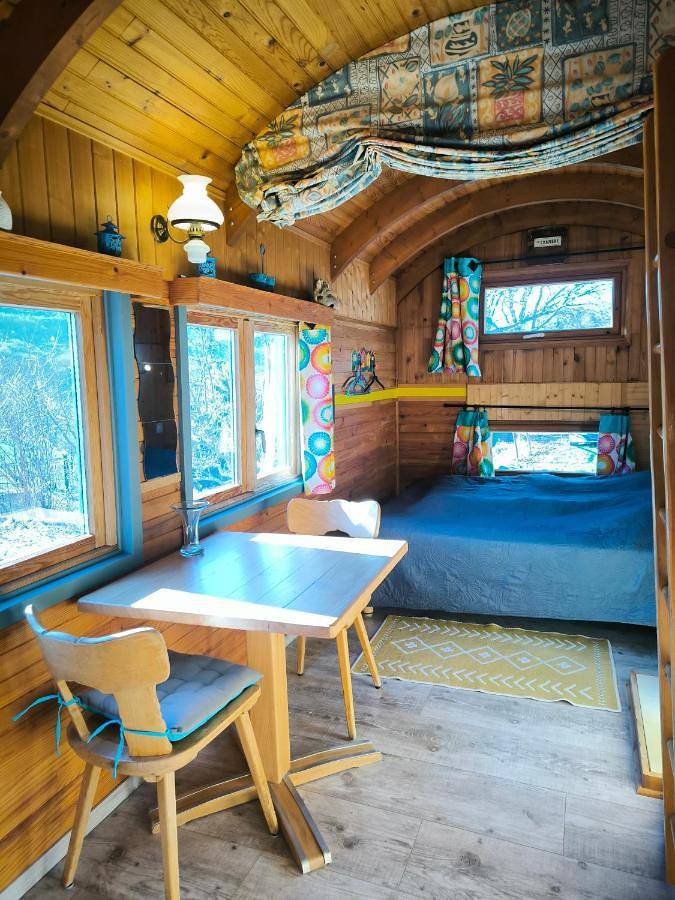 Gîte pour 4 personnes, avec Balcon et Jacuzzi ainsi que Terrasse et Jardin à Bayons