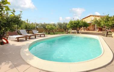 Gîte pour 6 personnes, avec terrasse et piscine à Menfi