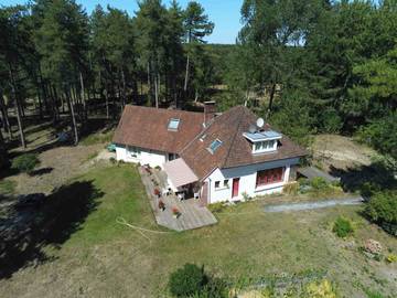 Gîte pour 12 personnes, avec terrasse et jardin à Saint-Quentin-en-Tourmont