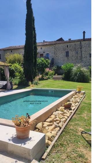 Gîte pour 10 personnes, avec jardin ainsi que piscine et balcon à Lagorce