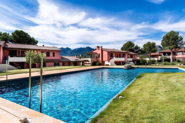 Location de vacances pour 5 personnes, avec jardin et piscine dans Bonmont Terres Noves