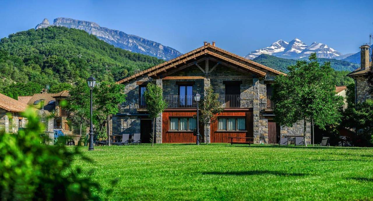 Casas la Ribera Ordesa in Escalona (Huesca), Puértolas