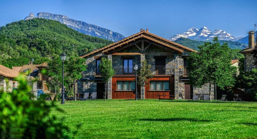 Casa rural para 5 personas, con Balcón y Terraza además de Jardín y Sauna en Provincia de Huesca - 2