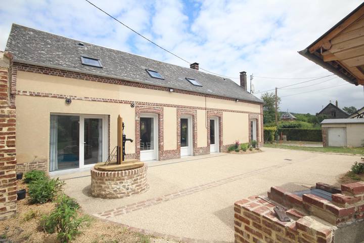 Gîte pour 12 personnes, avec jardin et terrasse, animaux acceptés dans Sept-Meules