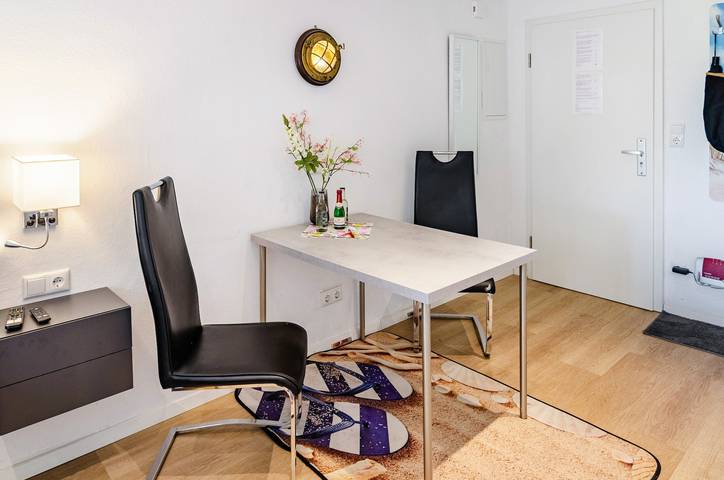 Entire apartment, Holiday Apartment "Tiny" with Wi-Fi in Wilhelmshaven, Southern North Sea Coast