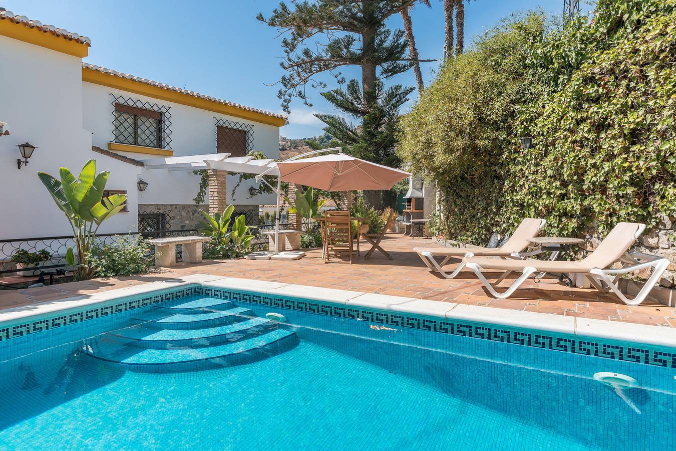 Villa 'Espectacular  En La Costa' with Private Pool, Wi-Fi and Air Conditioning in Velilla-Taramay, Almuñecar