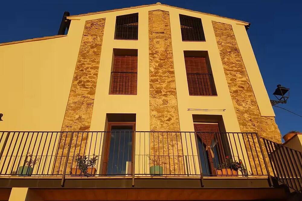 El Corralet del Lloar, vistes al Montsant i a les vinyes del Priorat in Gratallops, Priorat