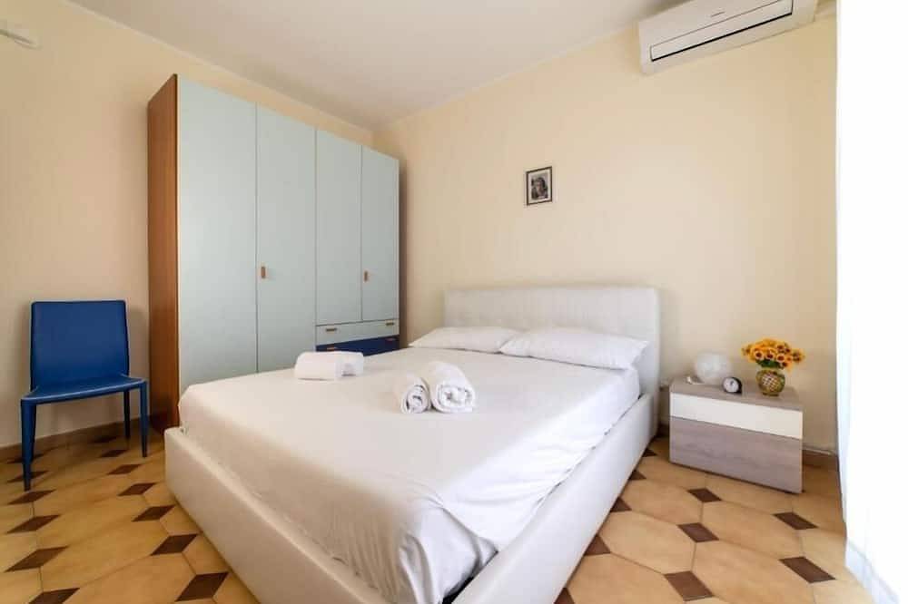 Entire apartment, House facing the sea in San Saba in Messina, Messina Province