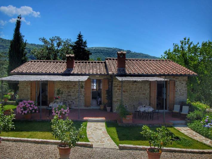 Agriturismo per 4 persone, con Giardino e Piscina in Provincia di Arezzo