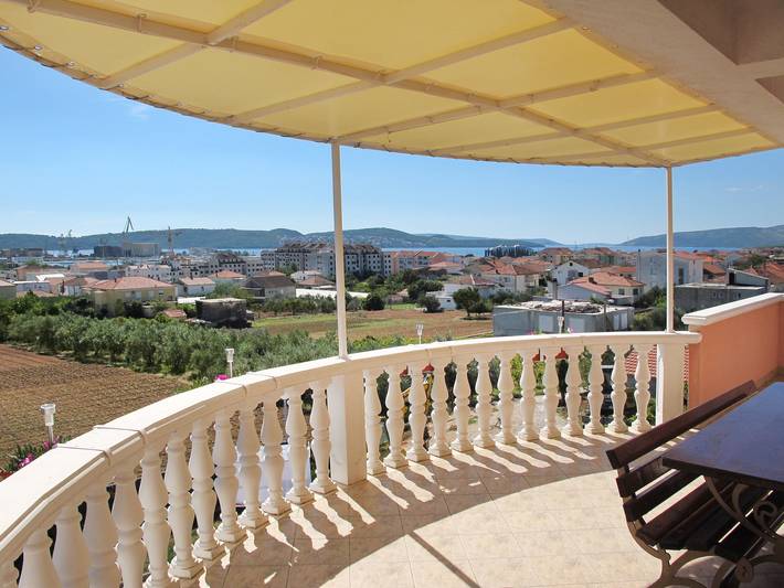 Ferienwohnung für 6 Personen, mit Balkon und Garten in Trogir - 2