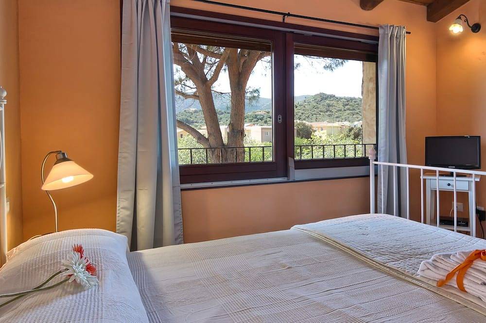 Ganze Wohnung, Nice Wohnung 800 Meter Vom Meer Entfernt Mit Blick Auf Die Kampagne in Chia, Domus De Maria