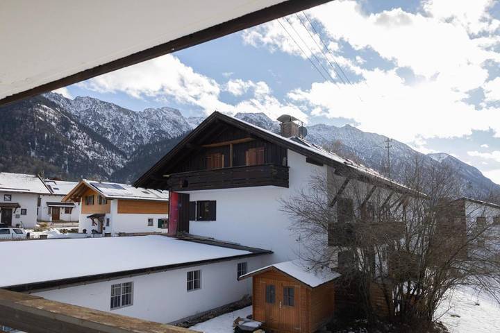 Ferienwohnung für 5 Personen, mit Balkon und Terrasse sowie Garten und Ausblick