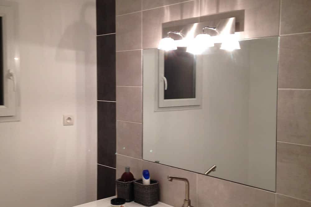 Casa reciente y luminosa en el campo in Mondragon, Vaucluse