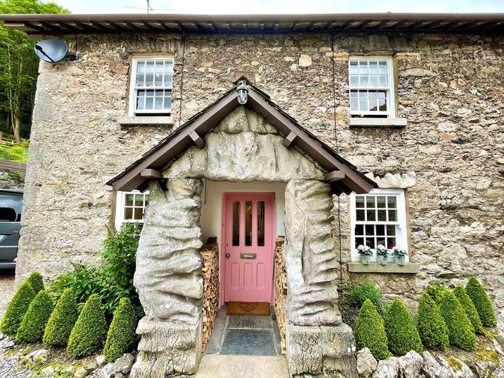 Log cabin for 6 people, with garden, with pets in Grange-over-Sands