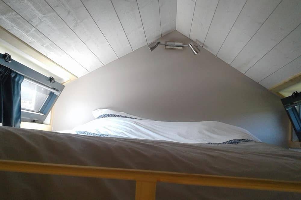 Kleines Haus auf der wilden Halbinsel in Lanmodez, Rosa Granitküste