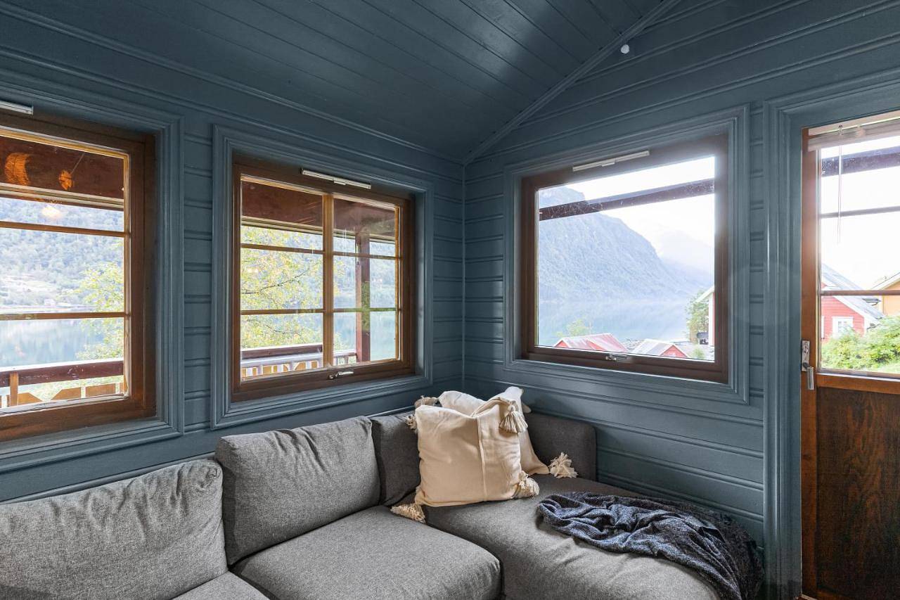 Cabin alongside the beautiful fjærlandsfjord in Sogndal