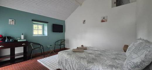 Gîte pour 2 personnes, avec vue ainsi que vue sur le lac et jardin, animaux acceptés à Saint-Vaury