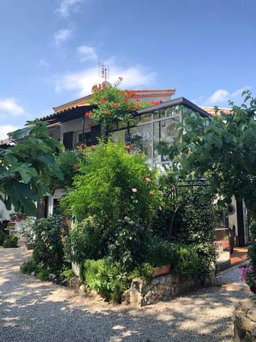 Maison d’hôte pour 3 personnes, avec piscine et jardin, adapté aux familles à Levens