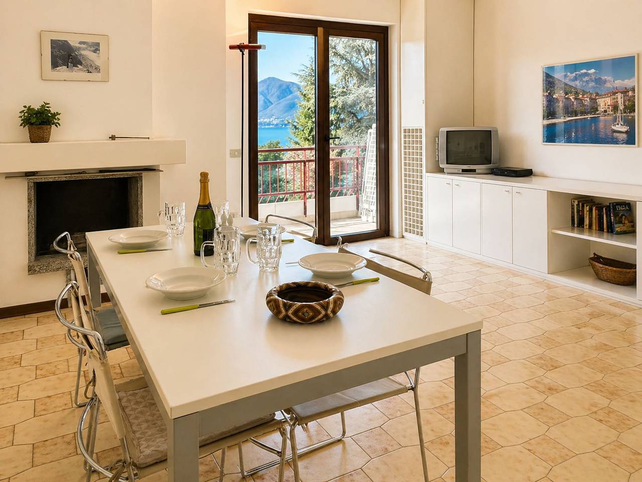Entire apartment, Spacious Apartment in Luino for 5 in Luino, Comune di Luino