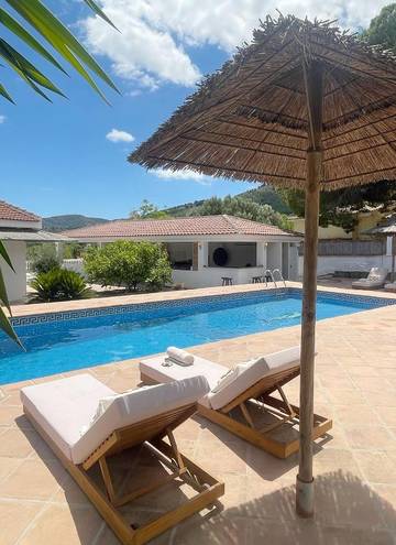 Chambre d’hôte pour 2 personnes, avec jardin et vue ainsi que piscine et terrasse, animaux acceptés à Alhaurín de la Torre