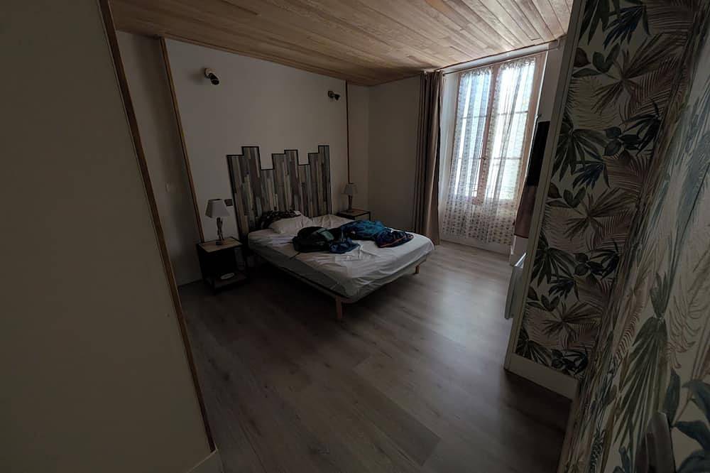 Guest house in Meyrueis \"Between authenticity, nature and the light of the Cévennes\". in Meyrueis, Cévennes
