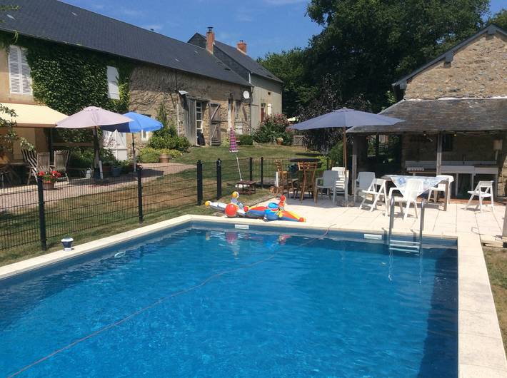Gîte pour 5 personnes, avec piscine, animaux acceptés à Arleuf