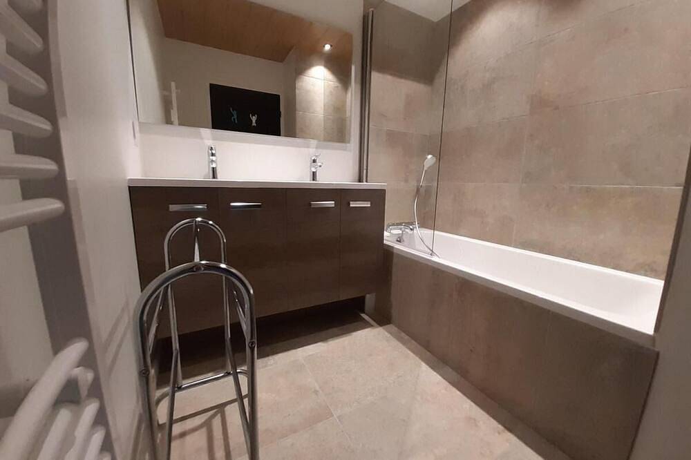 Entire apartment, Ski-in/ski-out & foot of the slopes, 2nd floor, balcony, tv, ski locker, 50m², La Tania in La Tania, La Perrière