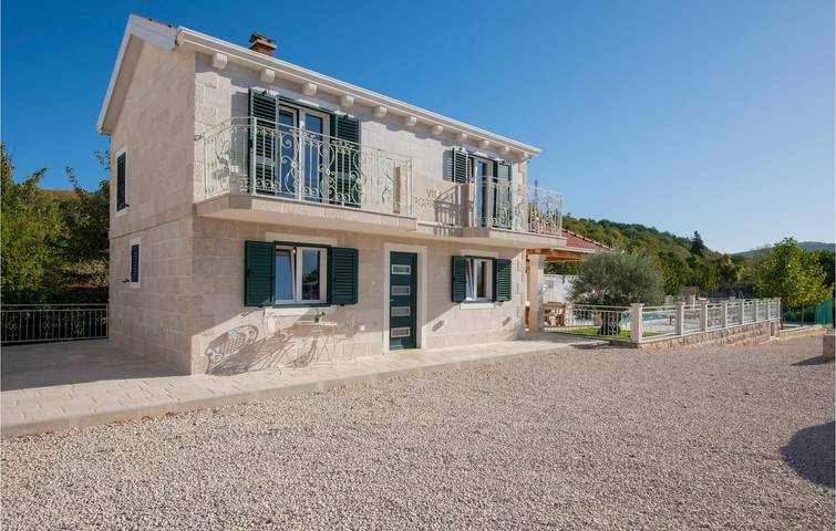 Ferienhaus für 6 Personen, mit Pool und Terrasse