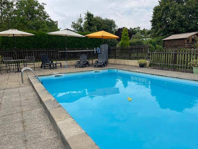 Location de vacances pour 6 personnes, avec jardin et piscine, adapté aux familles à Saint-Estèphe (Dordogne) - 3