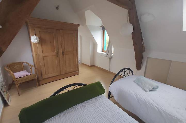 Gîte pour 8 personnes, avec jardin ainsi que terrasse et piscine à Calorguen - 4