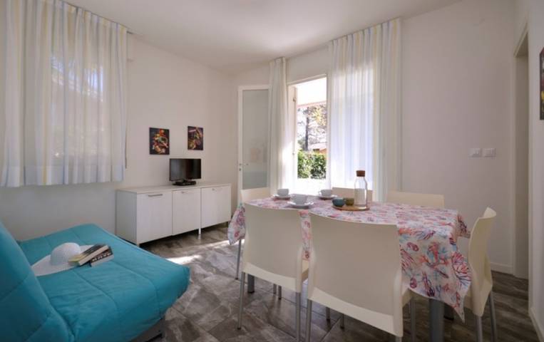 Villa für 6 Personen, mit Balkon/Terrasse und Garten