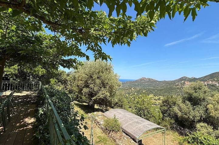 Location de vacances pour 8 personnes, avec Terrasse et Jardin à Occhiatana