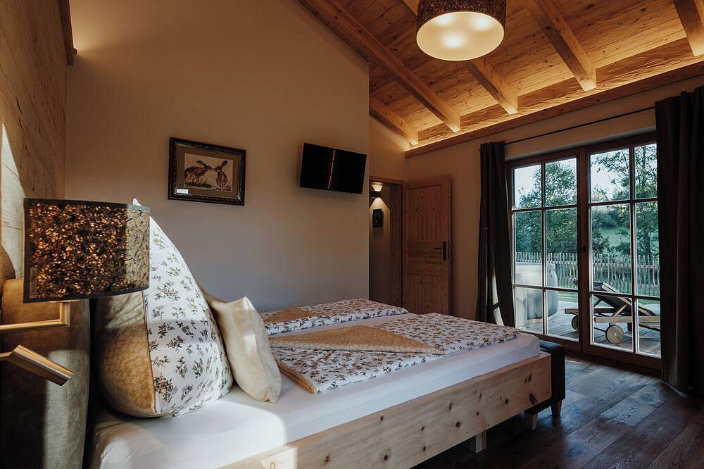 Ganze Wohnung, Modernes Chalet mit Whirlpool in Bayerbach, Bayerische Golf und Thermenland