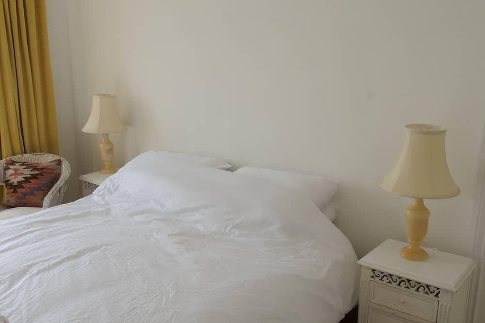 Breathtaking sea views, parking, beaches... your ideal home away from home. in Newlyn, Cornwall