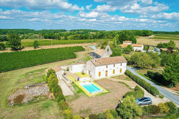 Location de vacances pour 11 personnes, avec Terrasse et Jardin à Riocaud