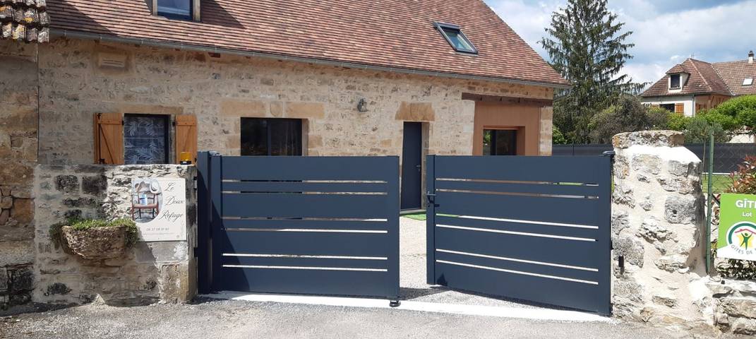 Gîte pour 10 personnes, avec terrasse ainsi que piscine et jardin dans Vallée de la Dordogne