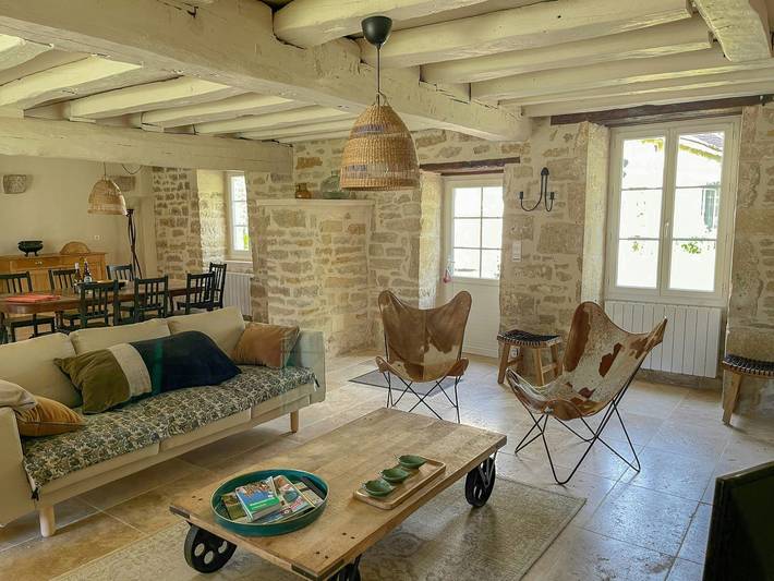 Gîte pour 8 personnes, avec terrasse à Gigny