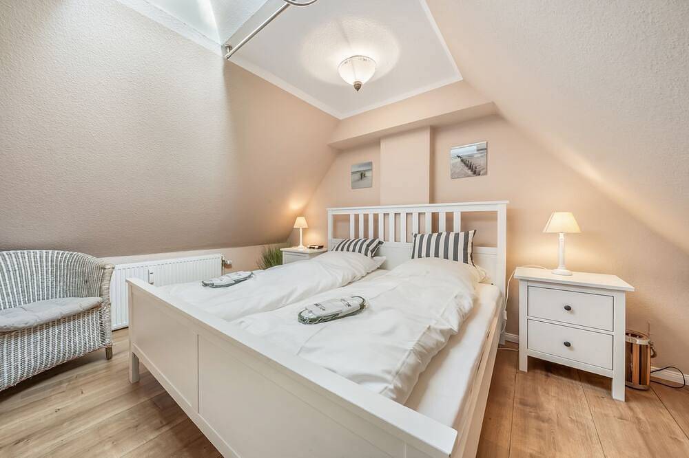 Ganze Wohnung, Lh Dünenblick Wohnung 9 - Strandnahe 3-Zimmer-Wohnung mit ca. 55 m² unter Reet, in Wenningstedt, Sylt