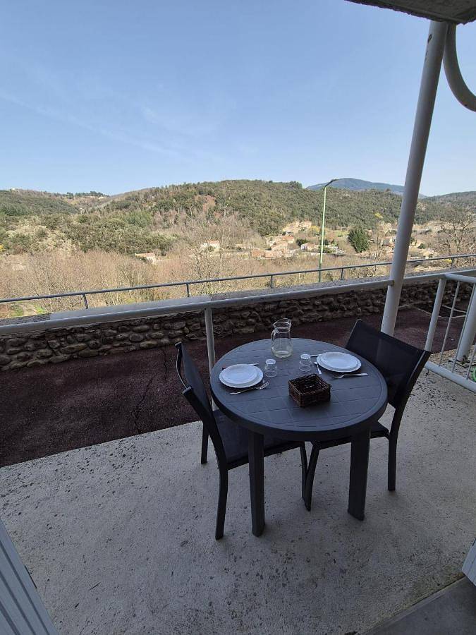 Gîte pour 4 personnes, avec Terrasse et Vue dans Neyrac les Bains