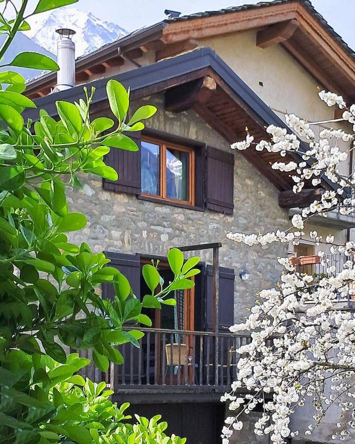 Location de vacances pour 4 personnes, avec Balcon et Terrasse ainsi que Jardin et Vue à Comune di Saint-Marcel