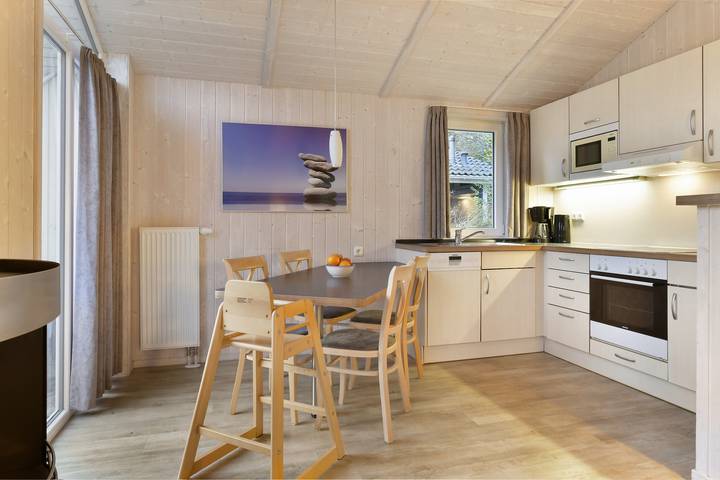 Bungalow für 4 Personen, mit Balkon/Terrasse und Terrasse sowie Sauna in der Lübeck - 4