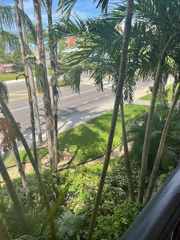 Vacation rental for 5 people, with balcony and pool as well as hot tub, with pets in Madeira Beach