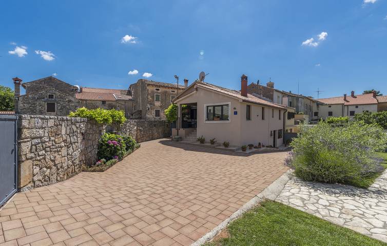 Villa pour 6 personnes, avec terrasse et piscine, animaux acceptés à Barban - 4