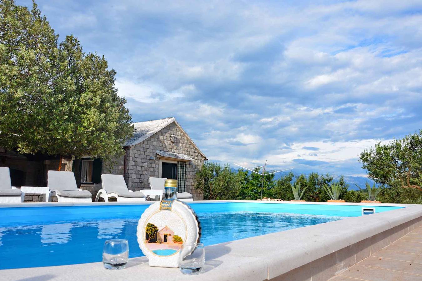 Villa mit Pool in abgeschiedener und ruhiger Lage  in Pucisca, Brac