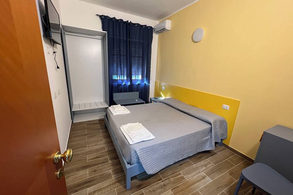 B&b house Lamanna Room No. 6 in Crucoli, Gulf of Taranto