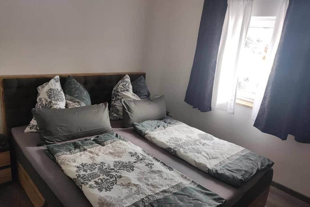Ganze Wohnung, Großzügige moderne Ferienwohnung am Alpakahof.Kinderfreundlich in Waldershof, Ostbayern