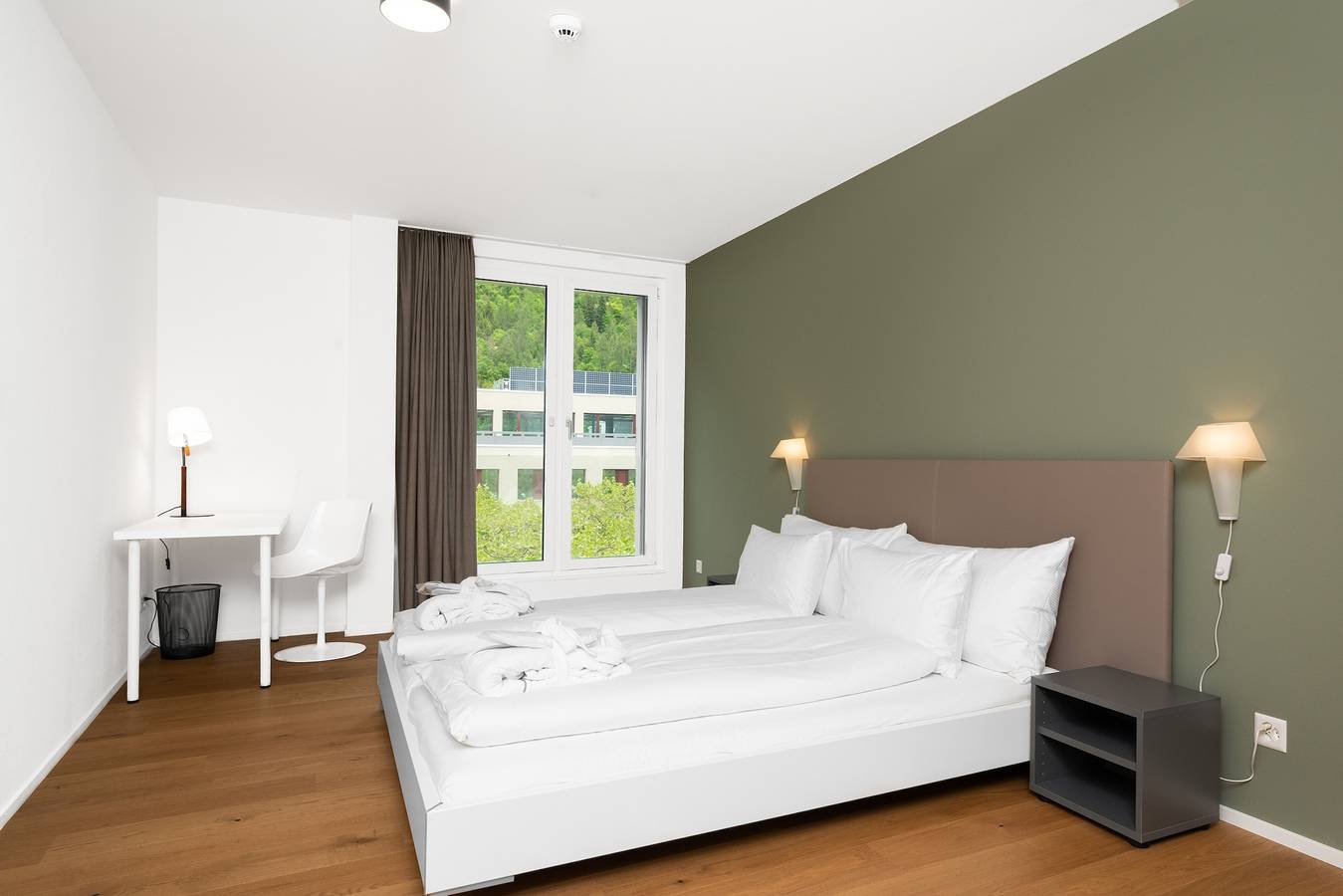Geheel appartement, Vakantieappartement voor 8 personen met terras in Interlaken, Meer van Thun