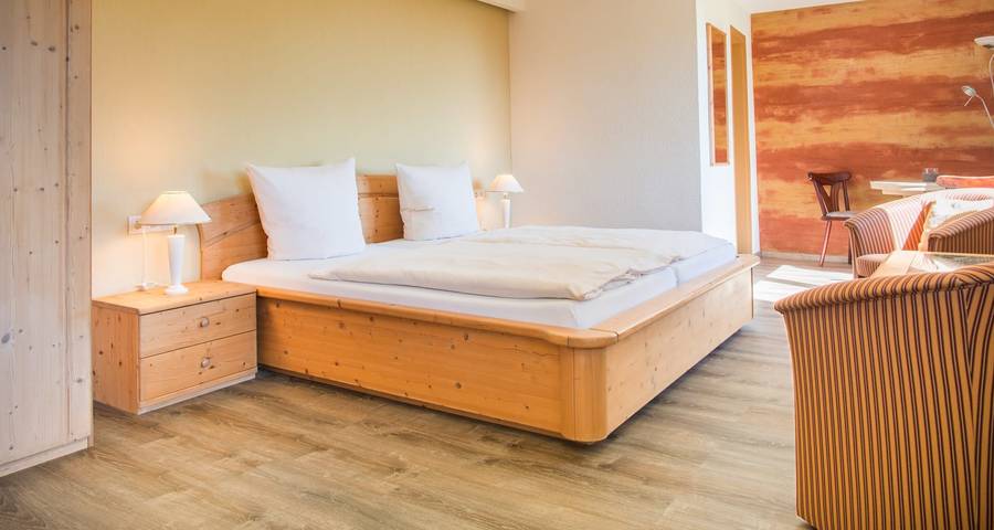 Flair Waldhotel Restaurant Mellestollen Ferienwohnung 45 m² mit Terrasse in Saalfeld, Saalfeld/Saale