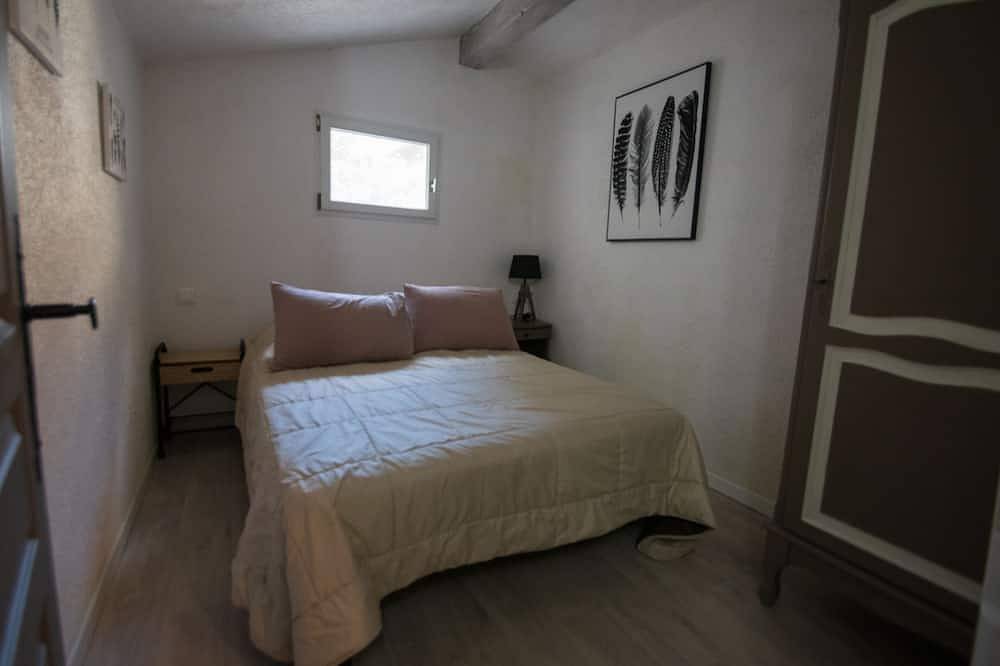 2/4 person gîte in Domaine des Garidels in Gravières, Parc naturel régional des Monts d'Ardèche