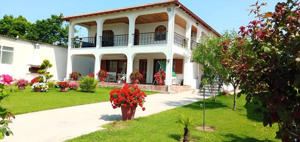 Location de vacances pour 5 personnes, avec jardin et vue dans Nea Kallikratia